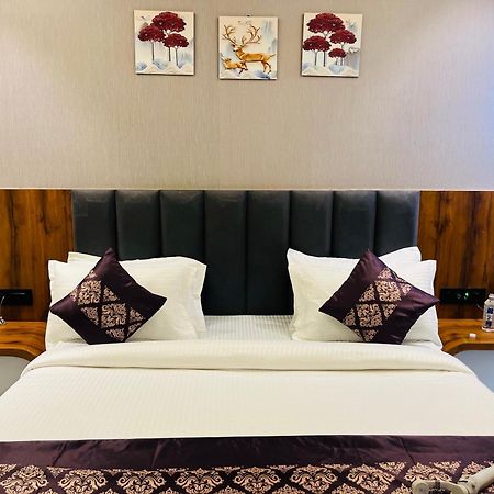 Hotel Royal Empire Gandhinagar Exterior photo