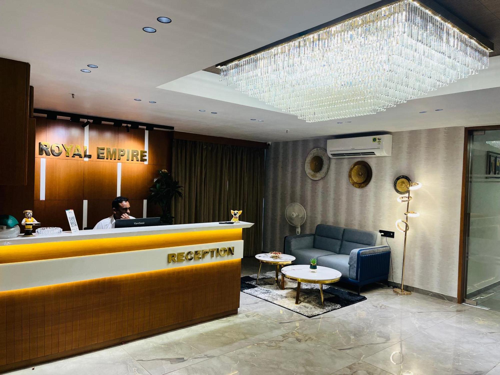 Hotel Royal Empire Gandhinagar Exterior photo