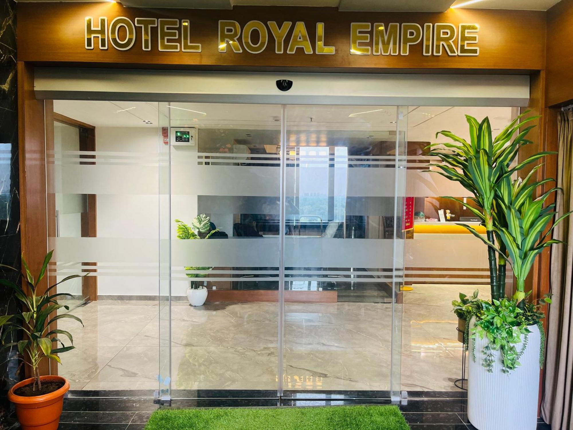Hotel Royal Empire Gandhinagar Exterior photo